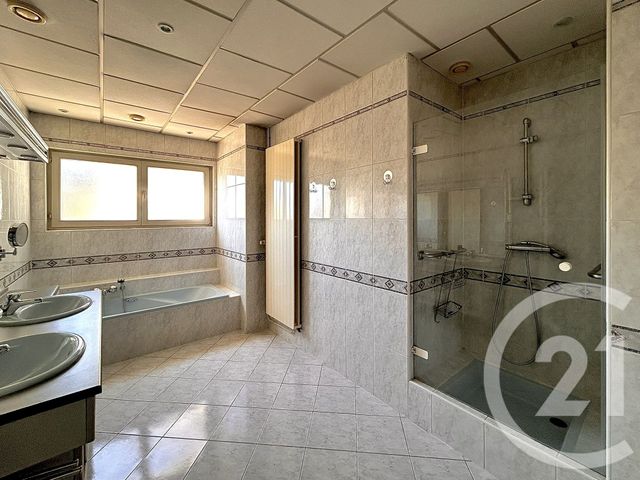 Appartement F4 à louer - 4 pièces - 137.3 m2 - STRASBOURG - 67 - ALSACE - Century 21 Weibel